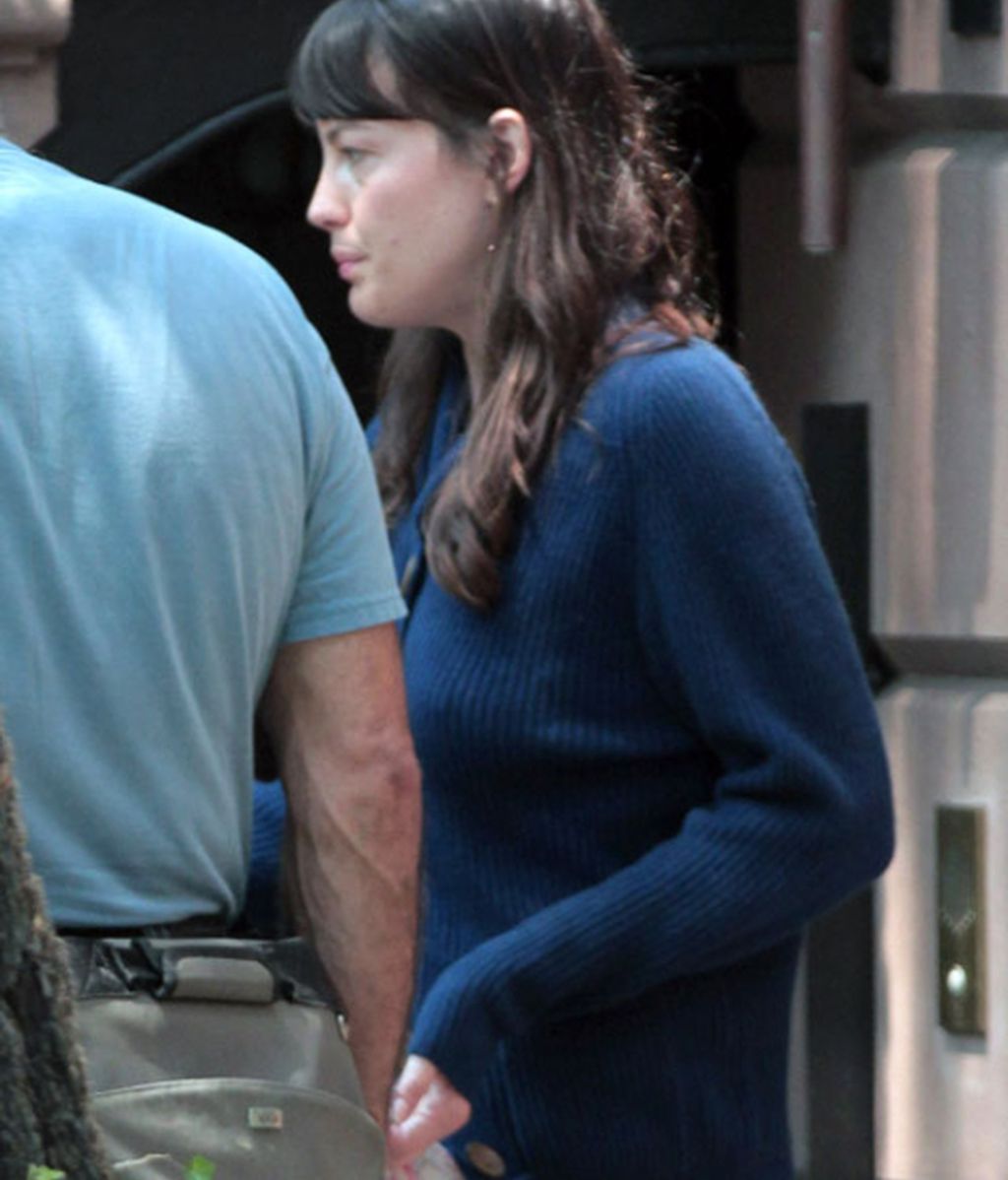 Liv Tyler, salir al balcón vestida de mesa camilla...¡no hay necesidad!