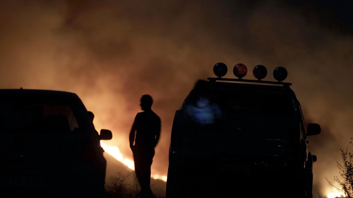 El fuego declarado en Mijas obliga a evacuar a 200 personas.