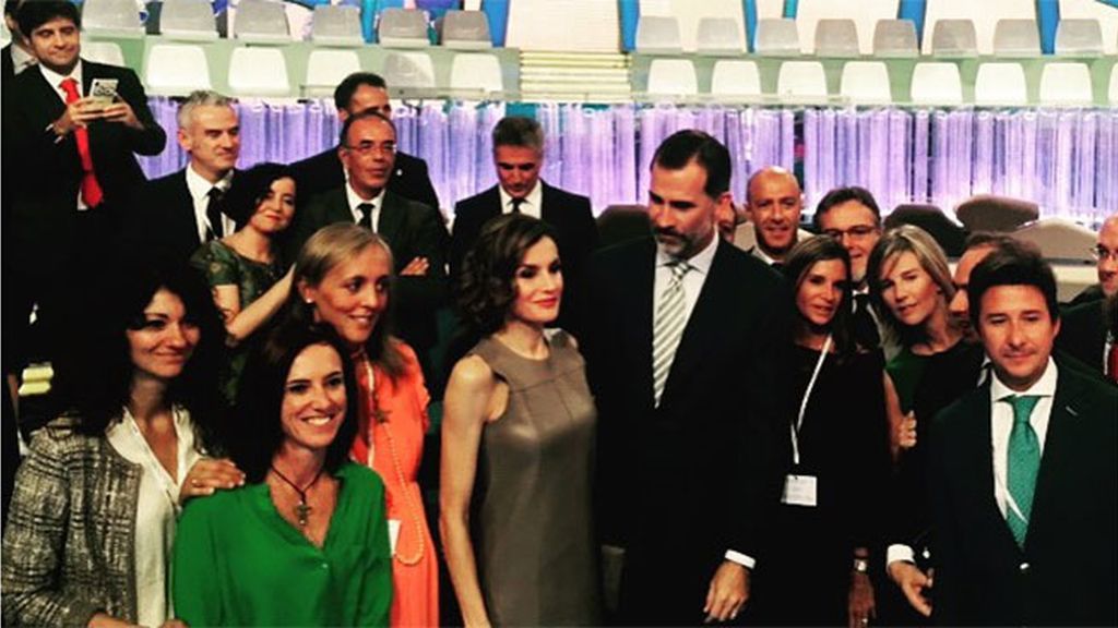 Los trabajadores de Telecinco tuvieron su momento con los Reyes