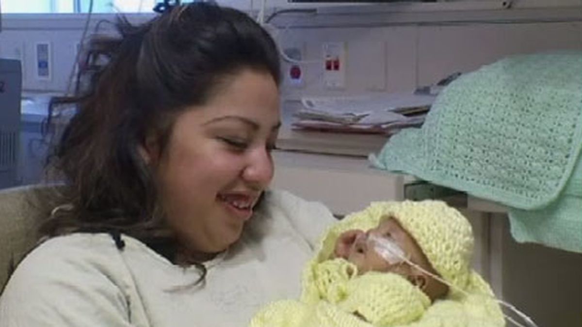 La pequeña Melinda sobrevive tras nacer con 270 gramos