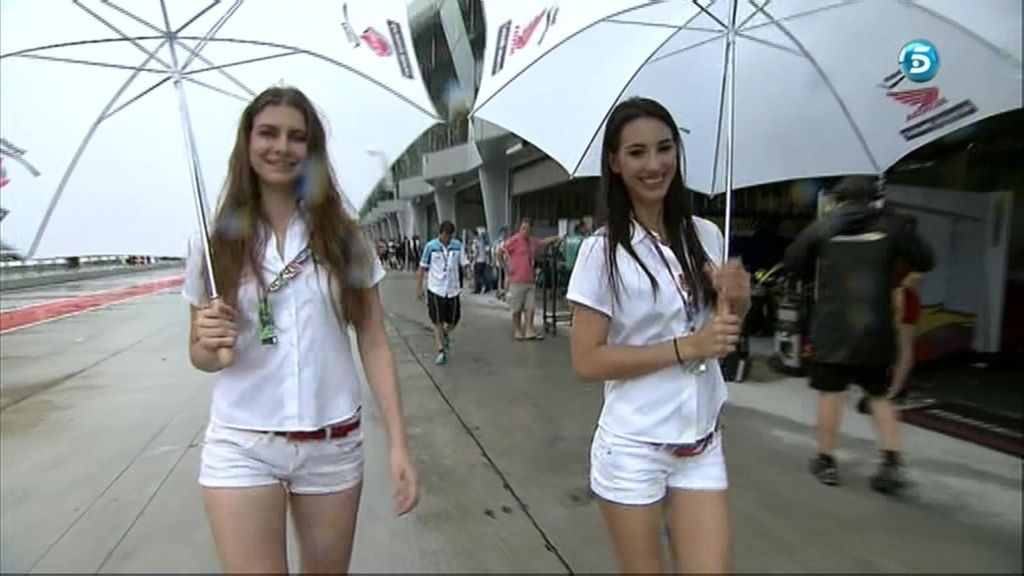 Las paragüeras, bajo la lluvia de Sepang