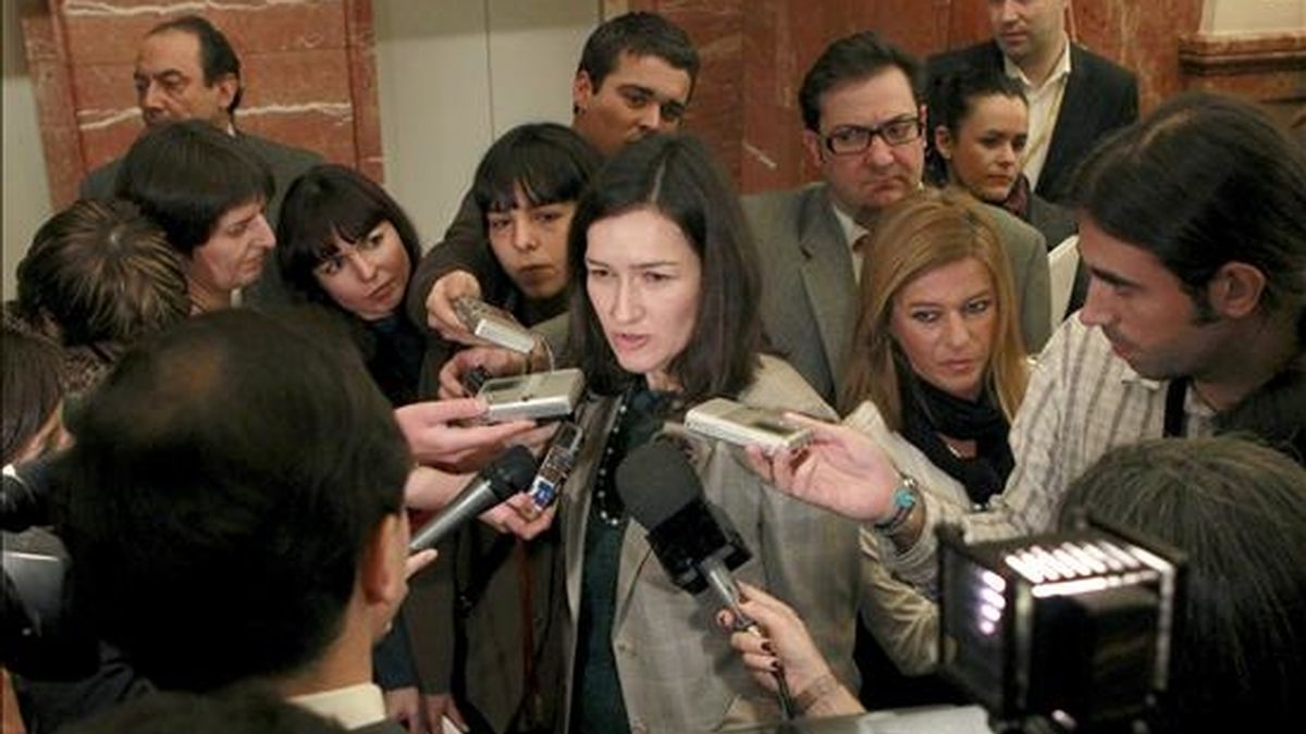 La ministra de Cultura, Angeles González Sinde, en declaraciones a los medios de comunicación. EFE/Archivo