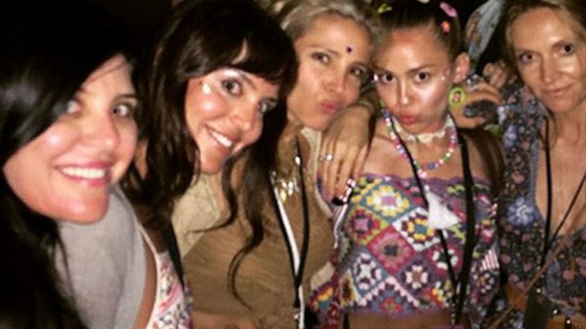Elsa Pataky y Miley Cyrus juntas en el un festival en Australia