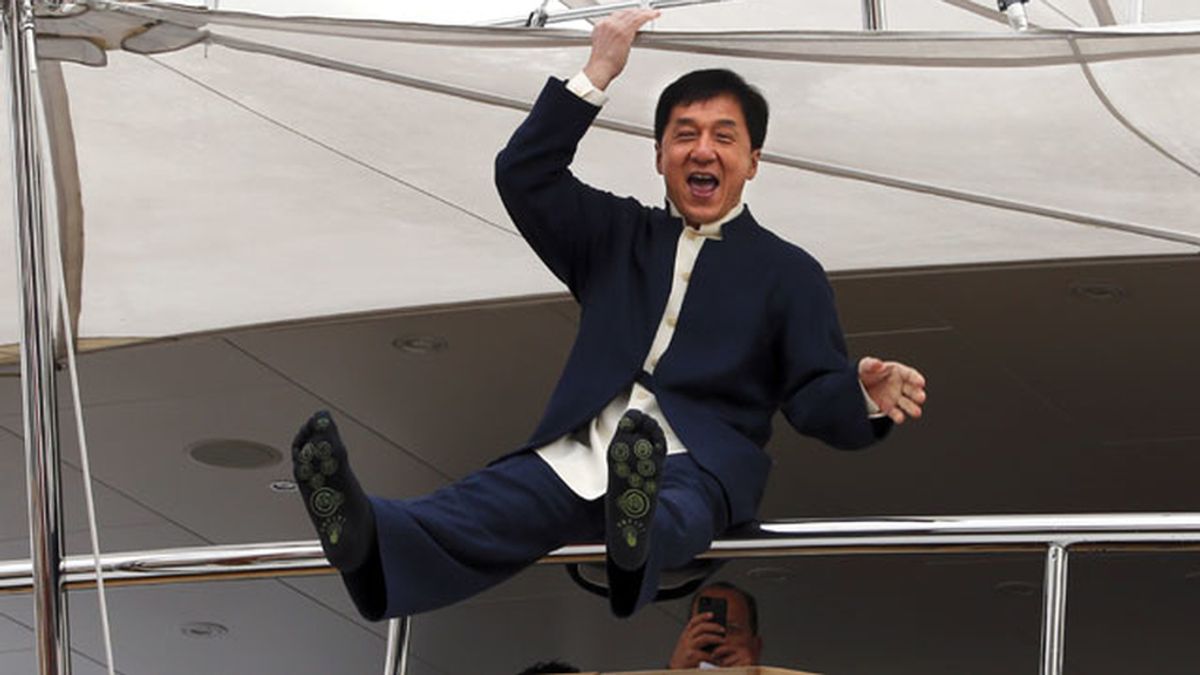 Jackie Chan se divierte en Cannes