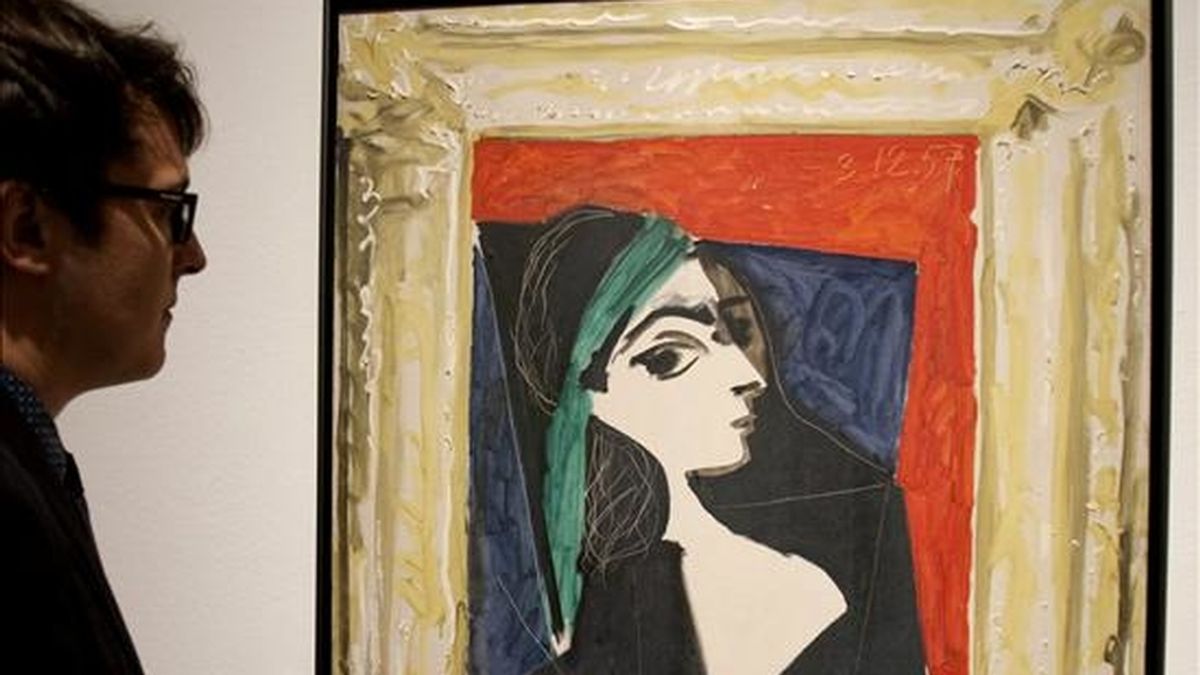 Una persona contempla " Retrato de Jaqueline " de Pablo Picasso, en una exposición que tuvo lugar el pasado mes de septiembre en el CaixaForum de Barcelona. EFE/Archivo Una persona contempla " Retrato de Jaqueline " de Pablo Picasso, en una exposición que tuvo lugar el pasado mes de septiembre en el CaixaForum de Barcelona. EFE/Archivo