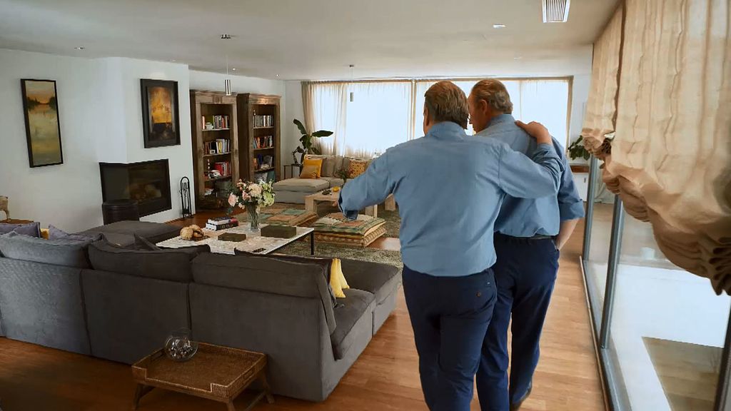 Bertín le enseña su casa a Bertín