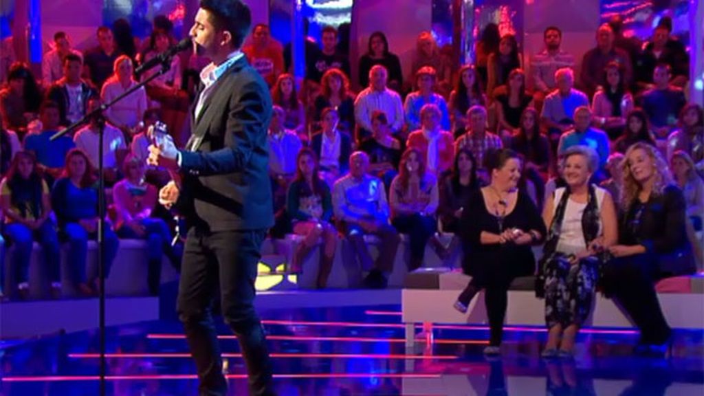 El cantante ha dedicado a María Luisa el tema 'Ella vive en mí'