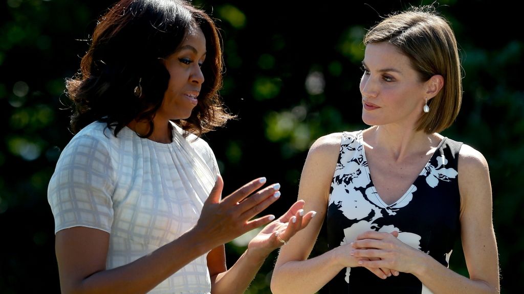 La reina Letizia y Michelle Obama en los jardines de la Casa Blanca