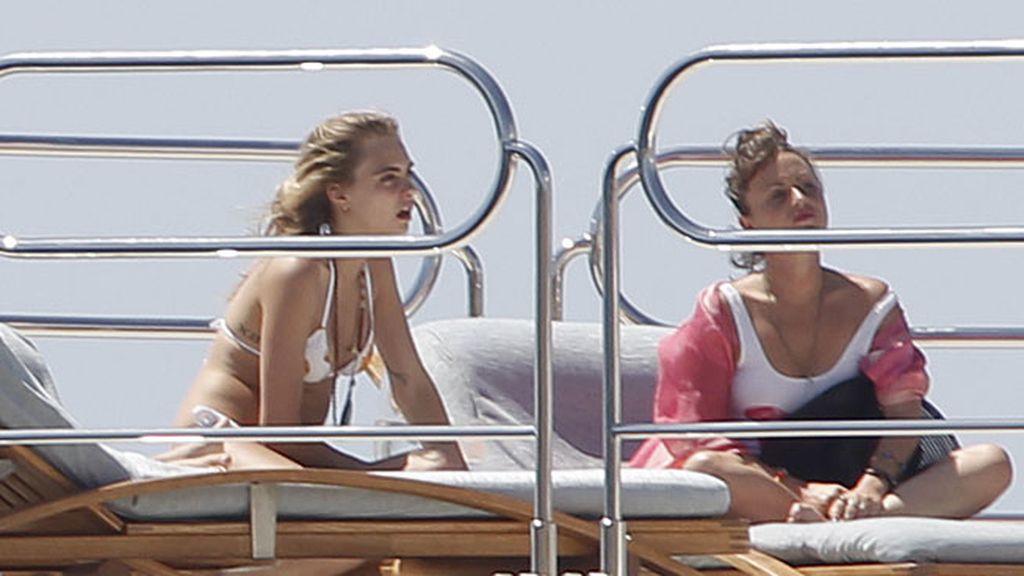 La modelo y sus amigos se fueron a Ibiza