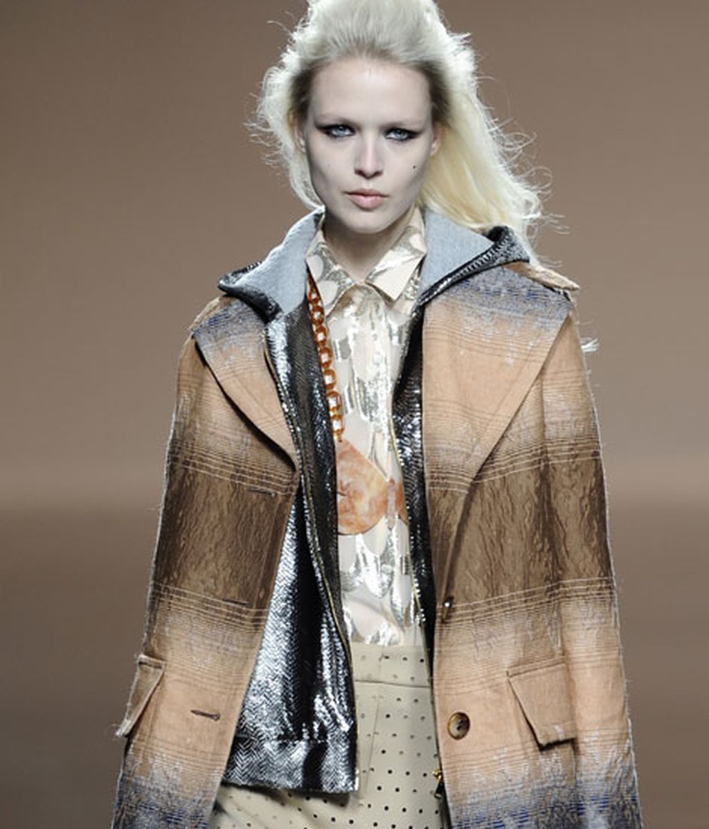 Ailanto: flores y mariposas en otoño