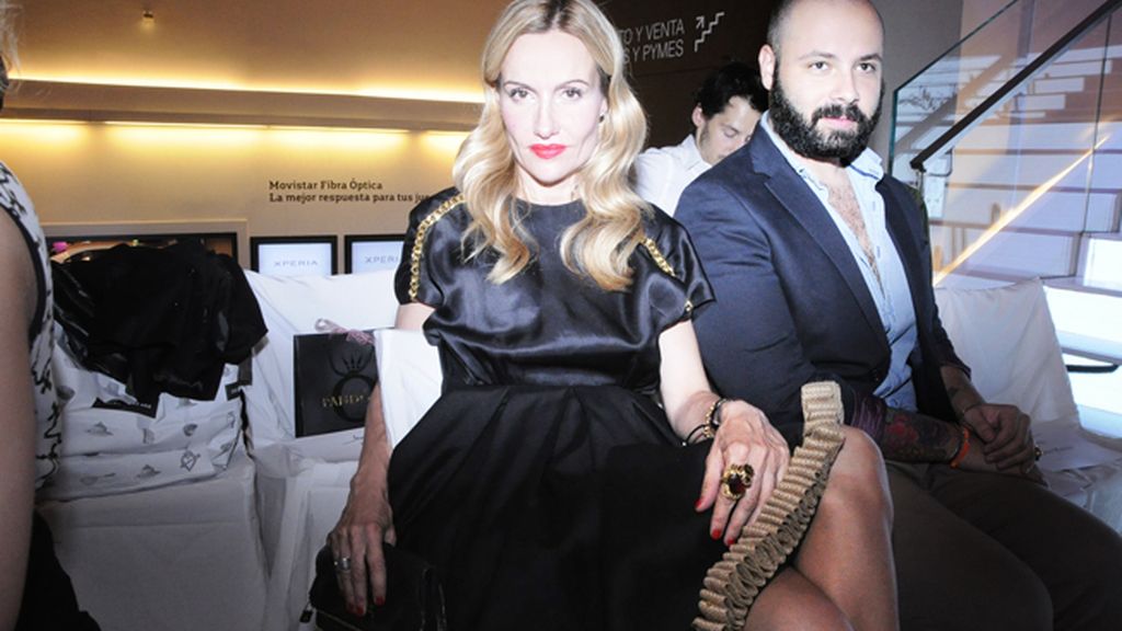 Clara Courel con un diseño de Moisés Nieto y Javier de Juanas