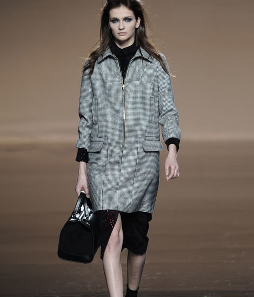 Ailanto: flores y mariposas en otoño