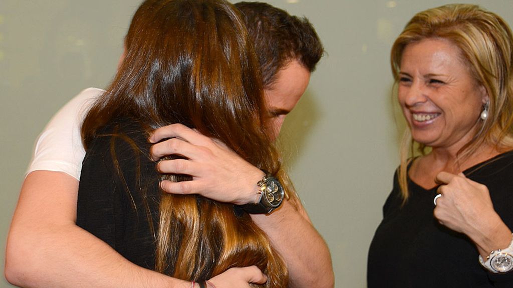 Pol Espargaró abrazo a su novia