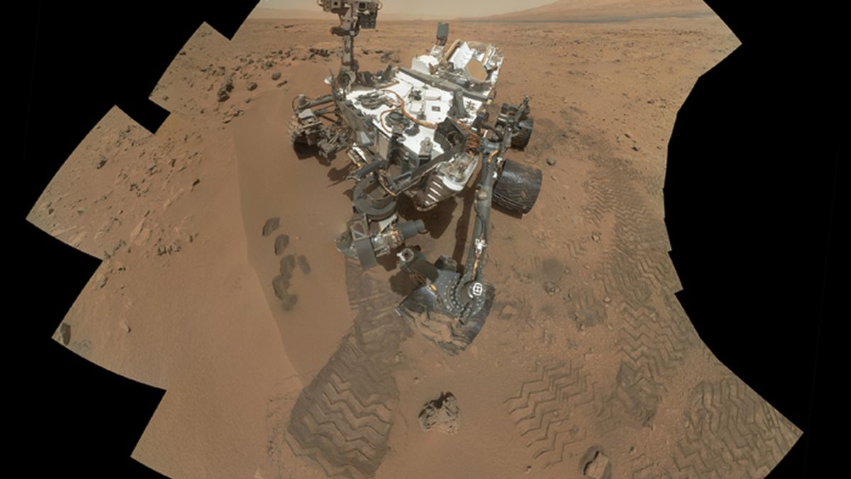 Curiosity se autorretrata con paisaje marciano de fondo