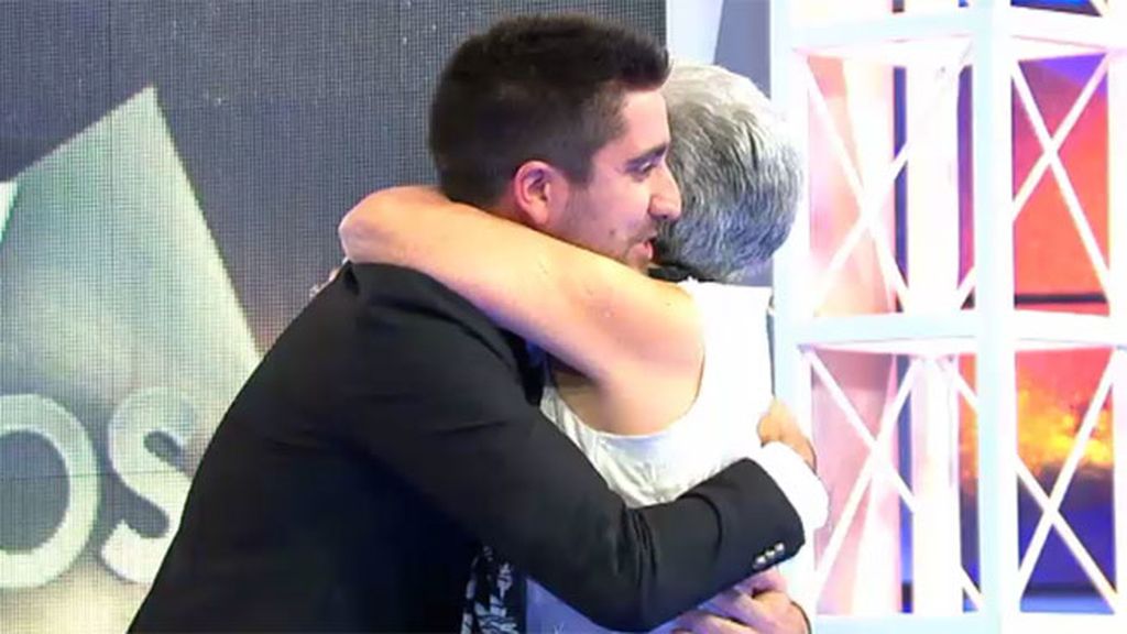 El cantante ha dedicado a María Luisa el tema 'Ella vive en mí'