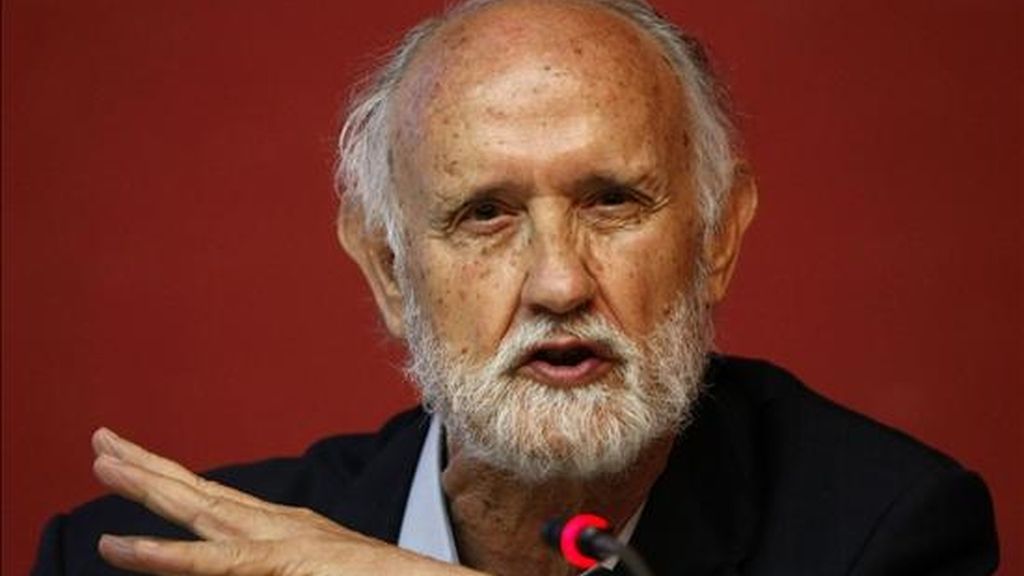 El ex fiscal jefe de Cataluña José María Mena ha defendido la "honradez y seriedad" del juez Juli Solaz, que investiga el saqueo del Palau de la Música por Fèlix Millet, pero ha criticado su "lentitud e irresponsabilidad" en el trabajo y la pasividad de las instituciones que amparan su conducta. EFE/Archivo El ex fiscal jefe de Cataluña José María Mena ha defendido la "honradez y seriedad" del juez Juli Solaz, que investiga el saqueo del Palau de la Música por Fèlix Millet, pero ha criticado su "lentitud e irresponsabilidad" en el trabajo y la pasividad de las instituciones que amparan su conducta. EFE/Archivo