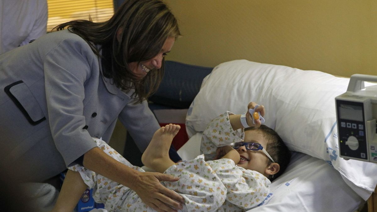 Ana Mato visita a los niños ingresados en el Hospital Infantil del Niño Jesús de Madrid