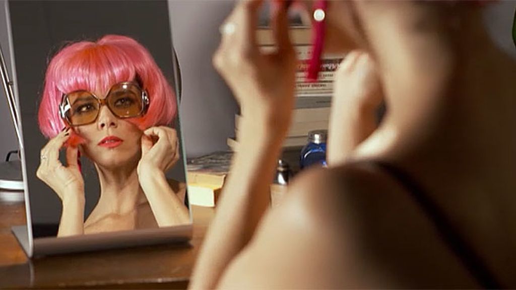 Malena cree que lo que escribe no sirve y decide vivir nuevas experiencias