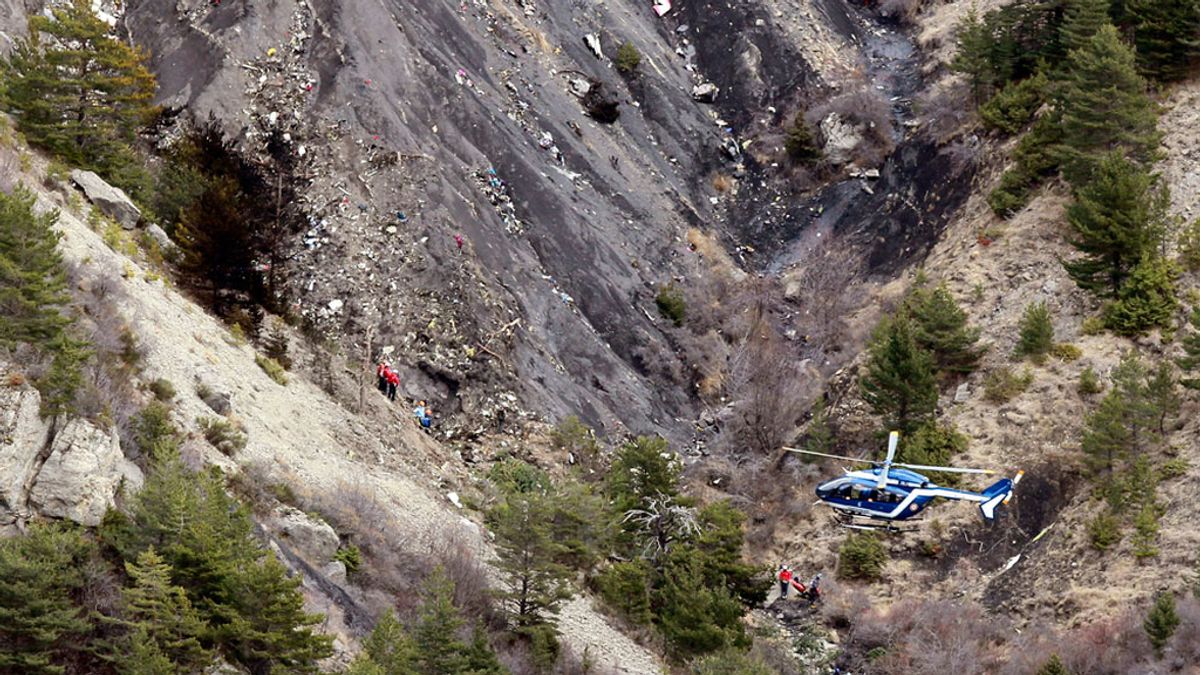 Comienza la evacuación de los cuerpos del avión siniestrado en los Alpes