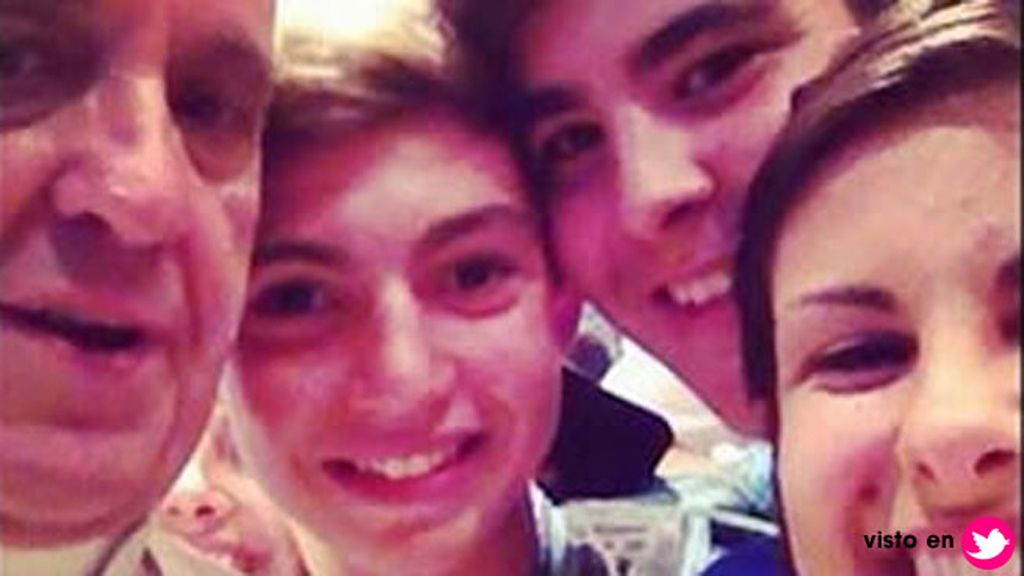 El papa Francisco también tiene una autofoto grupal