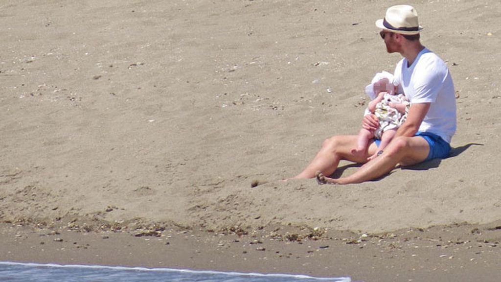 Nagore Aranburu y Xabi Alonso, desconectando en Marbella