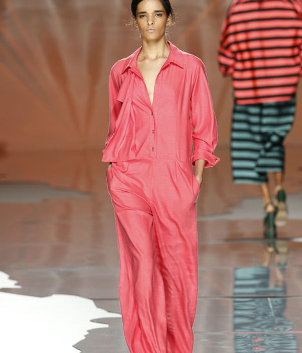 Siluetas fluidas y prints marineros