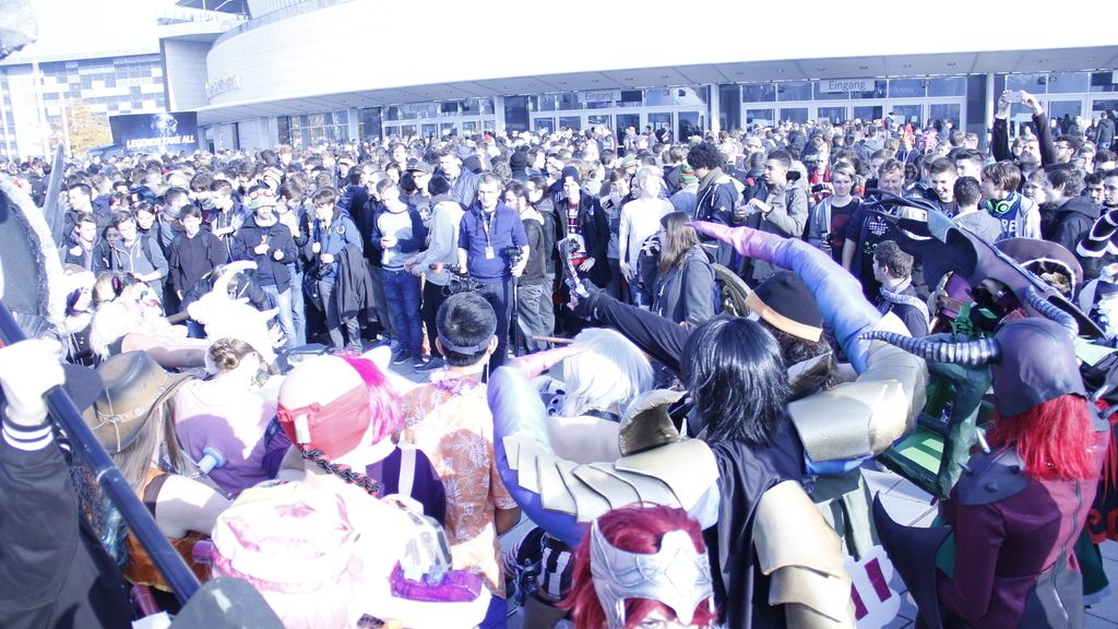 ‘Galería de fotos del ambientazo que hay en el evento, dentro y fuera del estadio.’