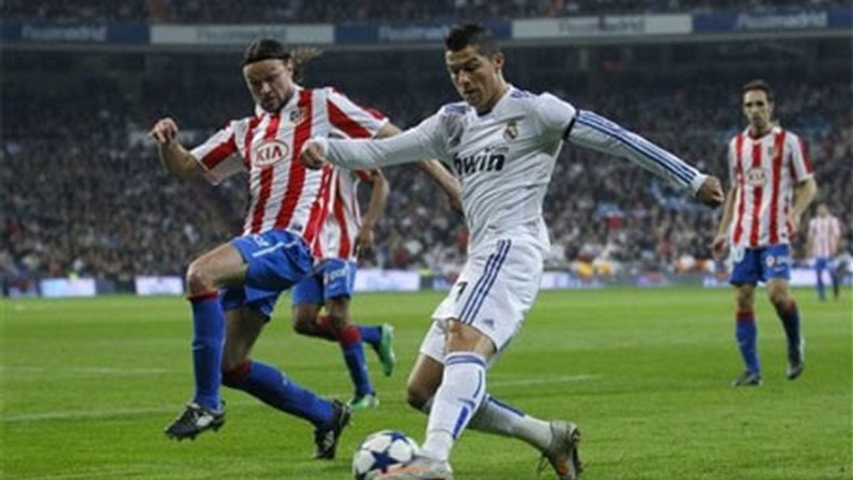 Los de Quique no lograron aguantar todo el partido las acometidas blancas. Foto: AP. Los de Quique no lograron aguantar todo el partido las acometidas blancas. Foto: AP.