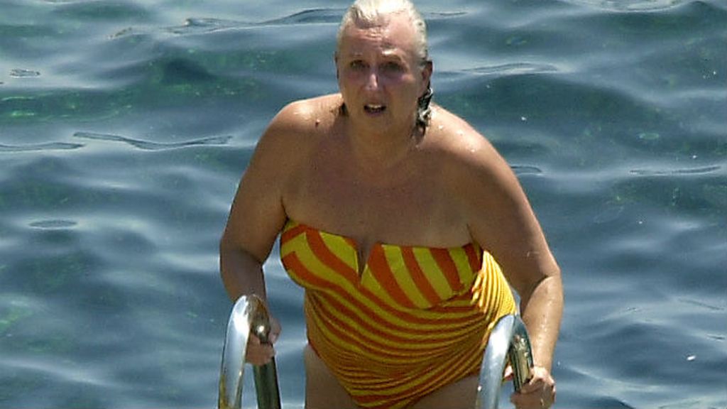 La Infanta Pilar emerge de las aguas
