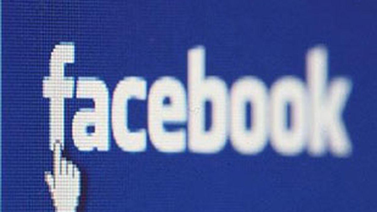 Le llueven las críticas a Facebook por sus políticas de privacidad.