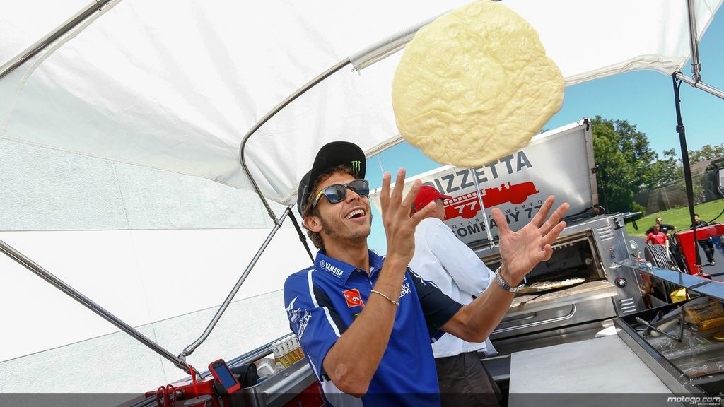 Rossi y Smith, bromas y pizzas antes de Laguna Seca