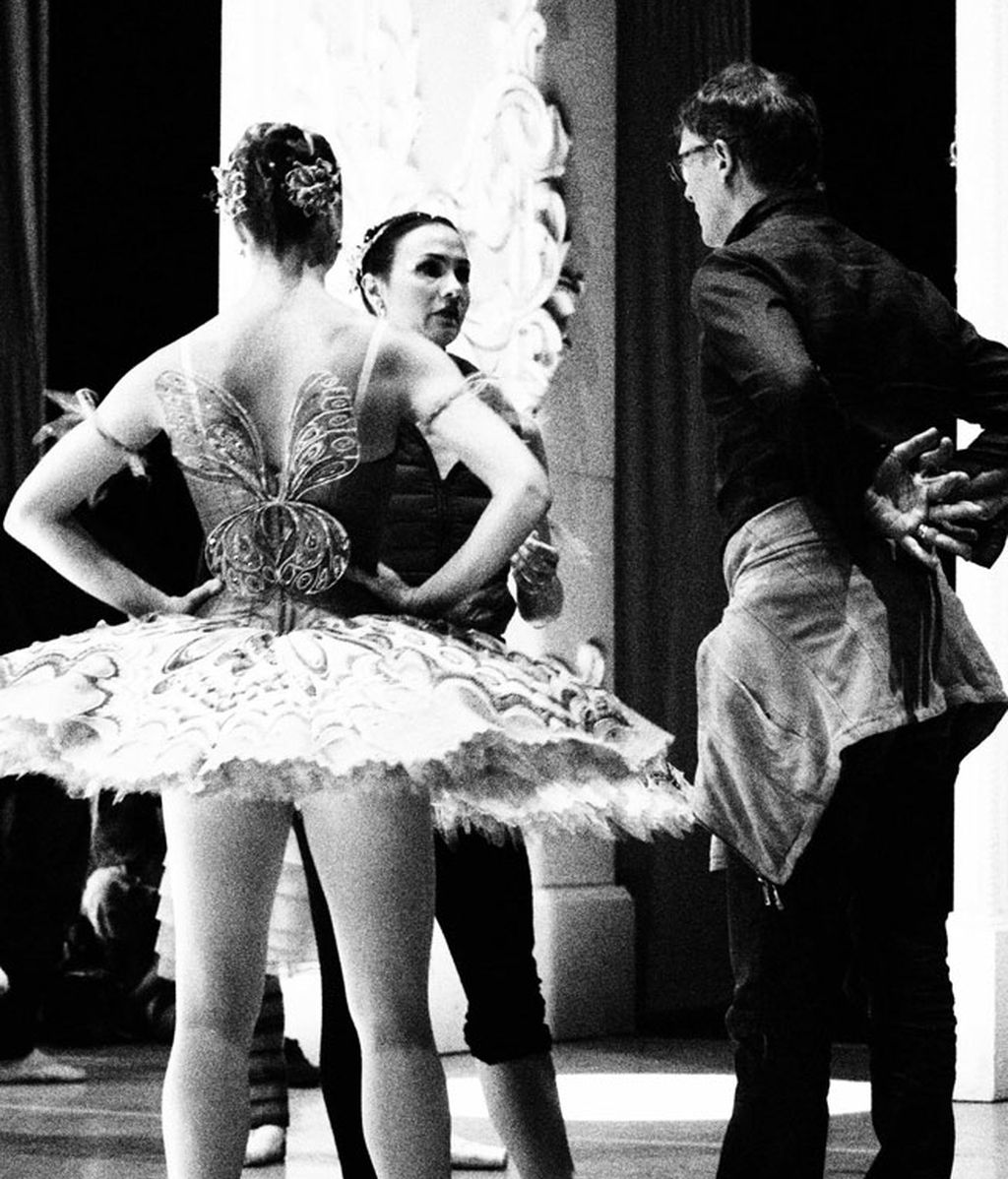 Así calientan los bailarines de Duato antes del ensayo general de 'La Bella Durmiente'