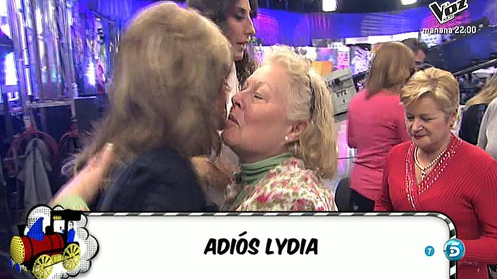 ¡Lydia Lozano se va al médico y todo el público le da un abrazo de despedida!
