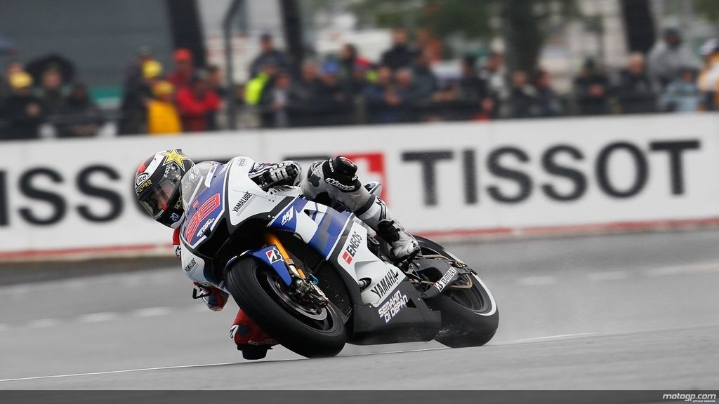 Jorge Lorenzo toma una curva durante la carrera de Le Mans