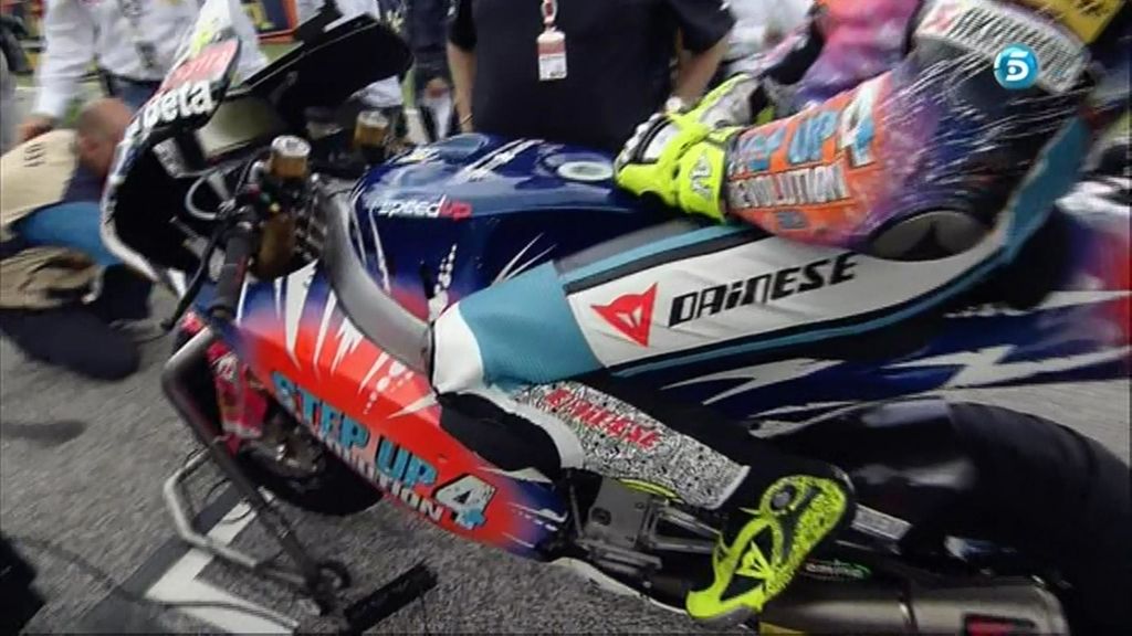 Andrea Iannone estrena carenado y mono en San Marino