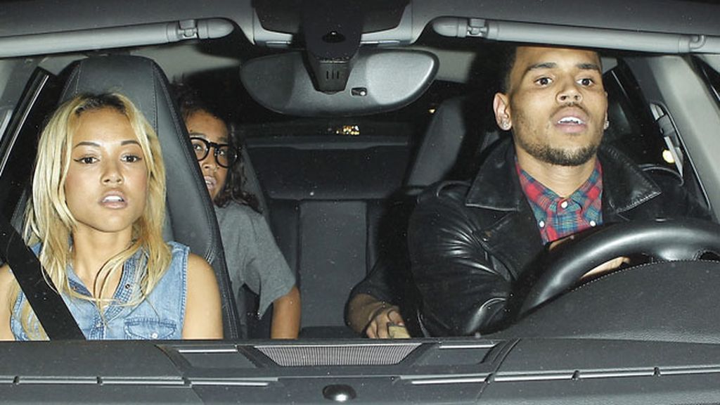 Chris Brown y una amiga