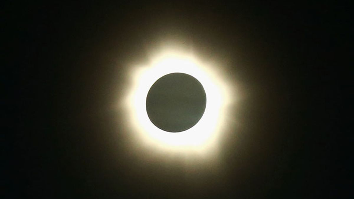 El eclipse total de sol en su punto máximo