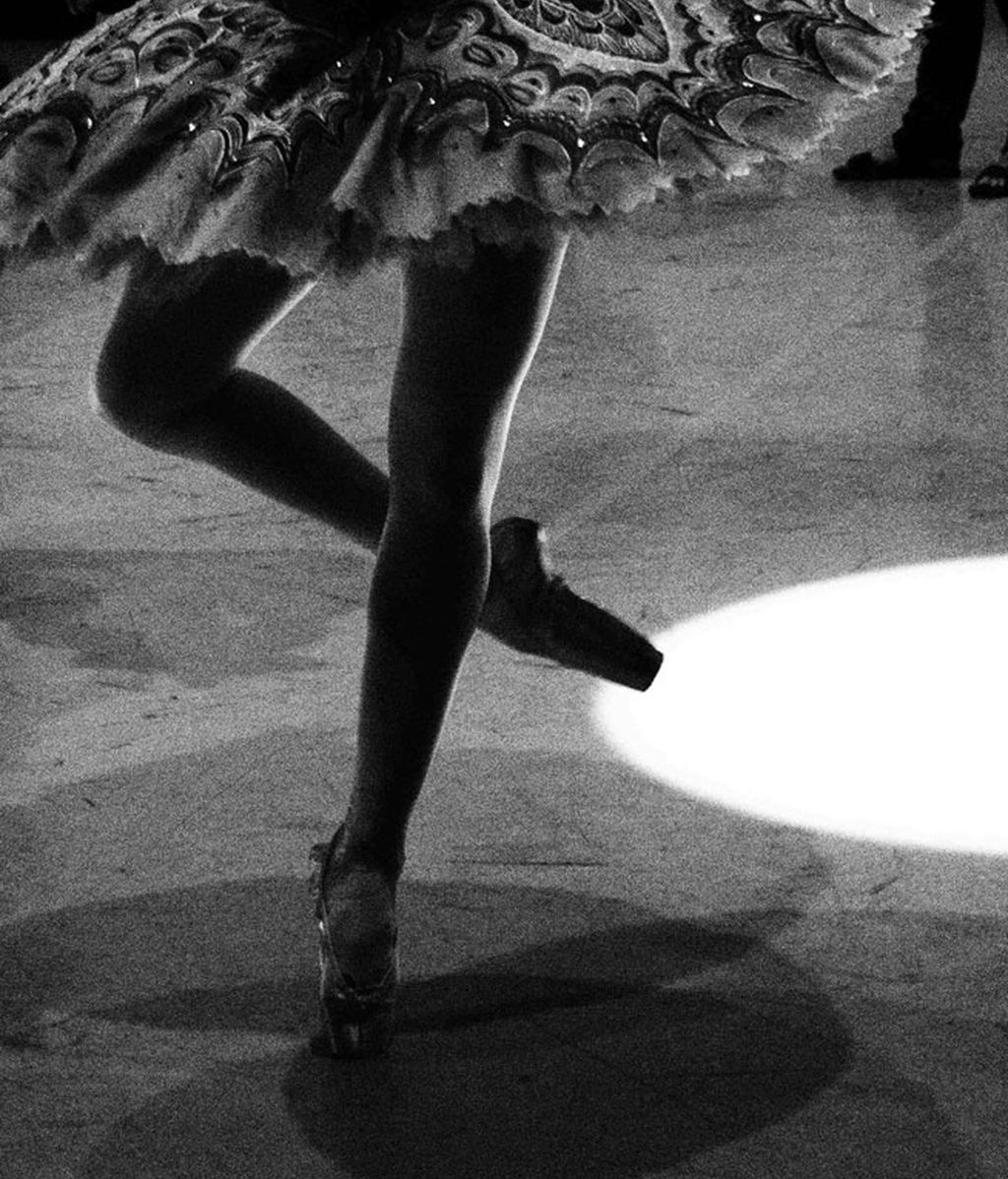 Así calientan los bailarines de Duato antes del ensayo general de 'La Bella Durmiente'