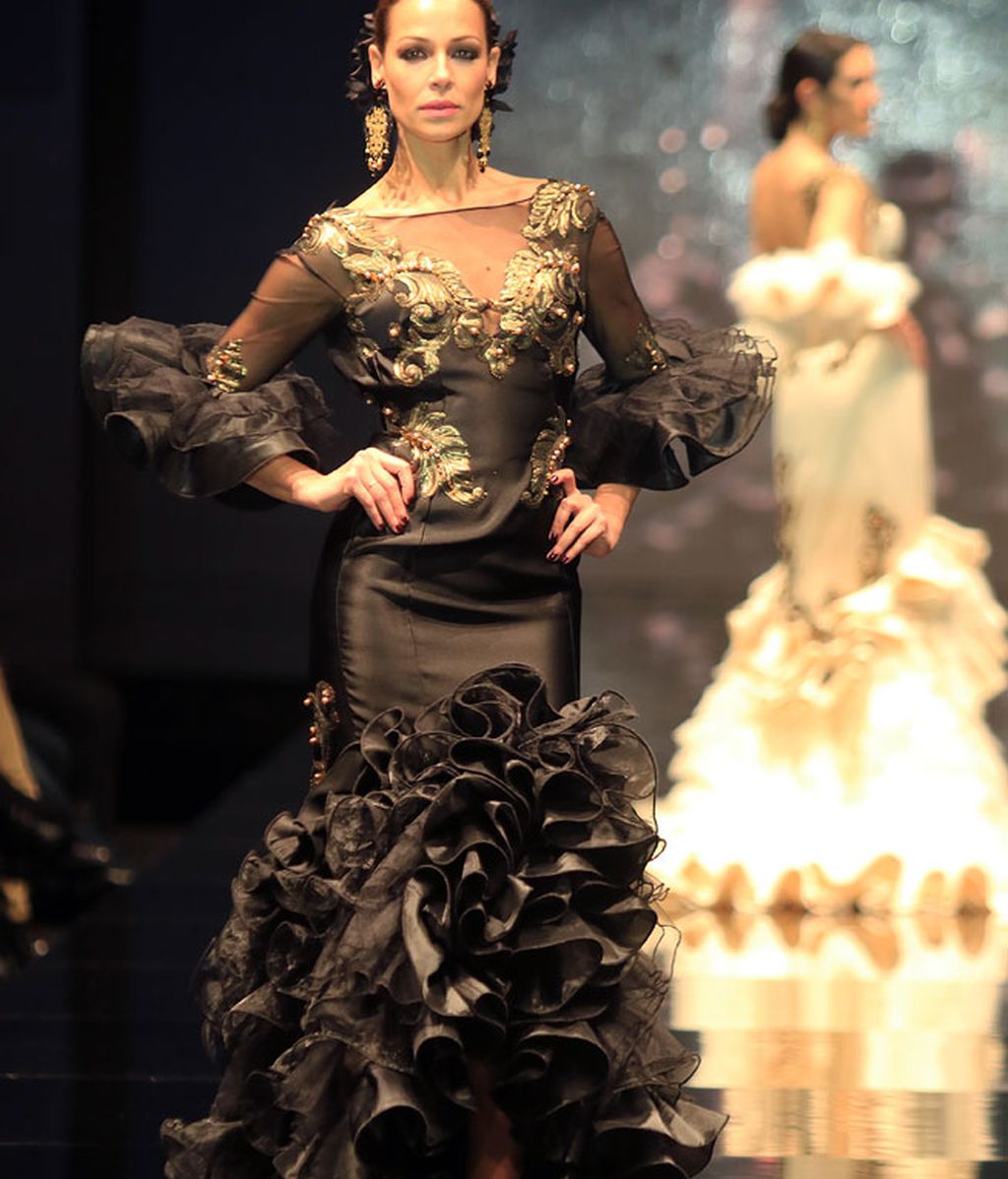 Ha desfilado con varios trajes de flamenca en la pasarela Simof (Sevilla)