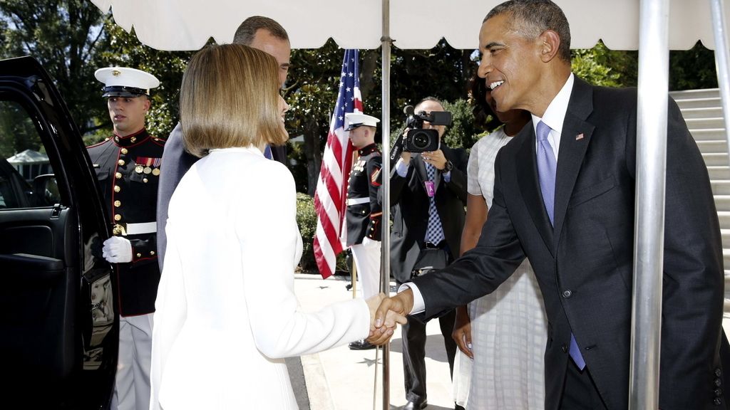 El presidente norteamericano, Barack Obama, saluda a la reina Letizia