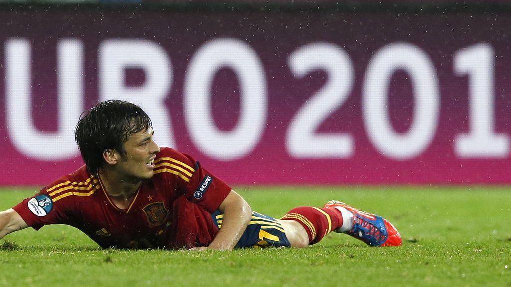 Silva es derribado por el irlandés Glenn Whelan