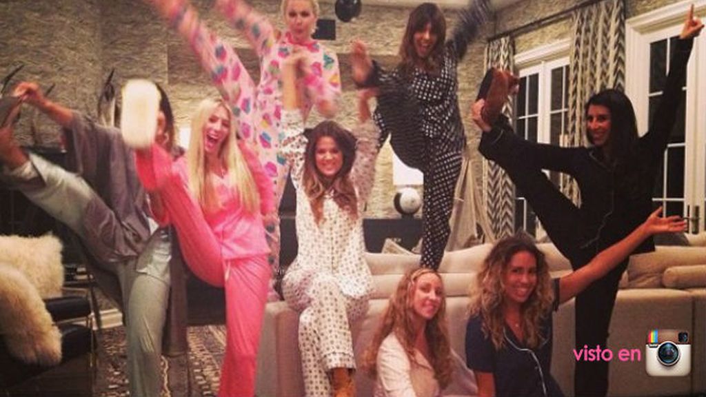 Las Kardashian, como siempre, un paso más allá: en grupo y con acrobacias