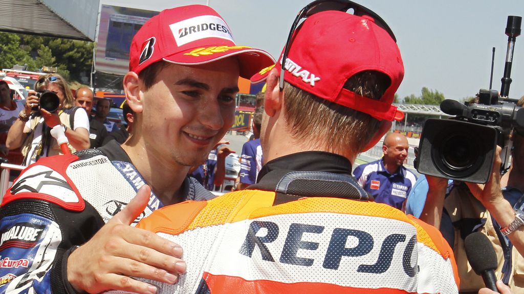 Lorenzo y Stoner se saludan tras la sesión de clasificación del GP de Catalunya