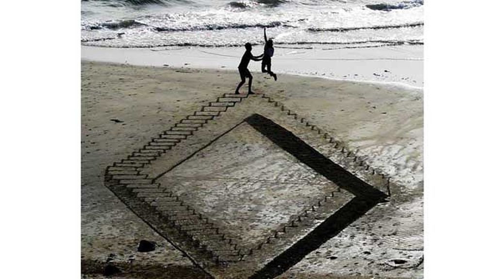 Crea imágenes en 3D con arena de playa