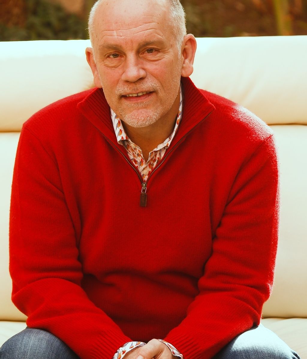 John Malkovich salva a un hombre de morir desangrado