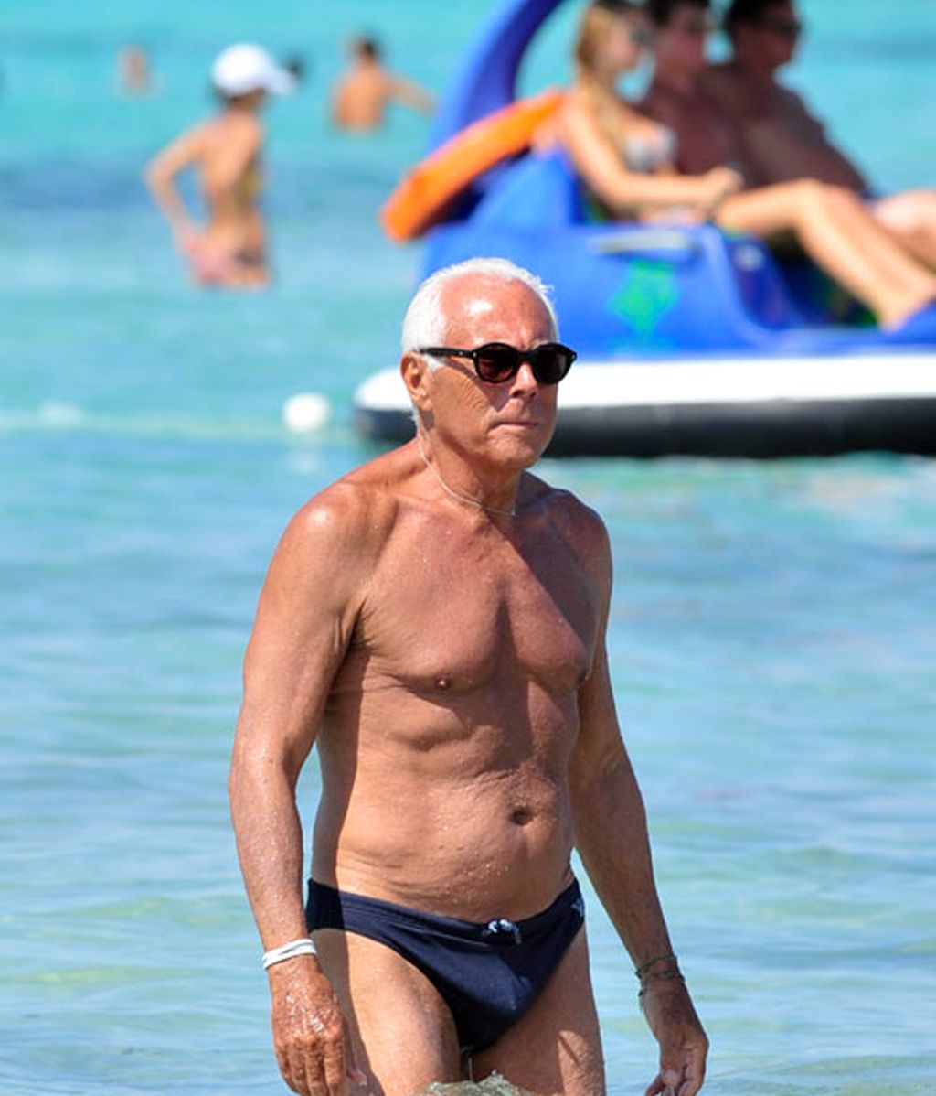 Armani se deja querer por un joven durante sus vacaciones