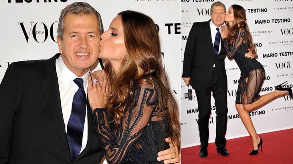 Mario Testino junto a la modelo Izabel Goulart