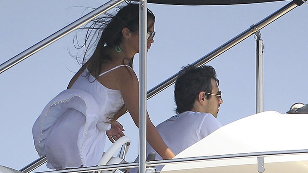 Messi y Antonella Roccuzzo apuran sus últimos días de vacas junto a Alves y Dinara