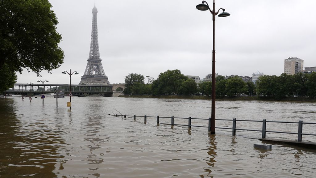 El sena podría alcanzar los 6,50 metros de altura a su paso por París