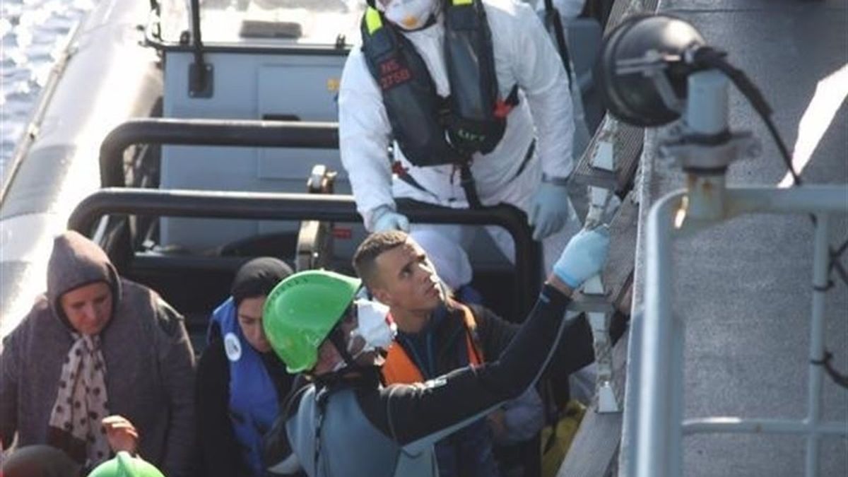 Un barco irlandés rescata a 242 personas frente a las costas de Libia